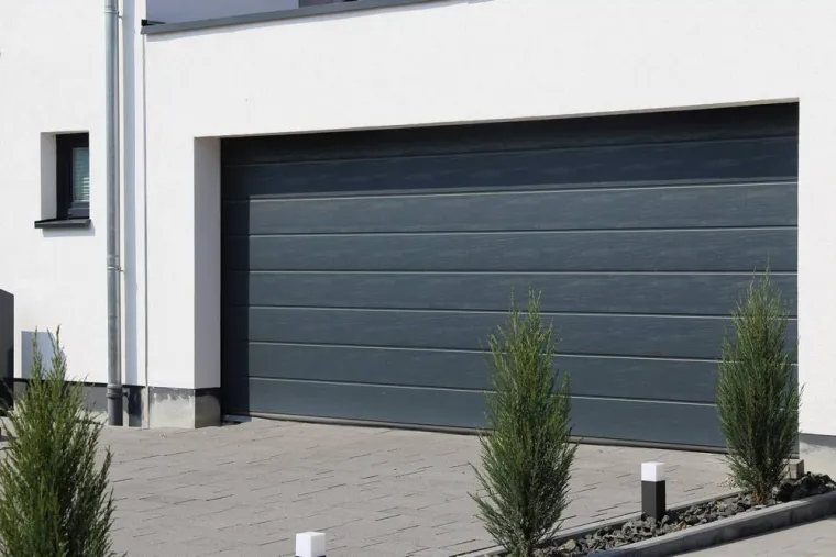 Peinture porte de garage sectionnelle, Orléans, Renov'45
